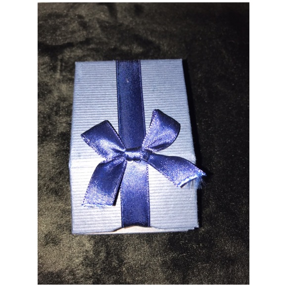 10K White Gold Butterfly Diamond Pendent w/ Chain - Picture 2 of 6